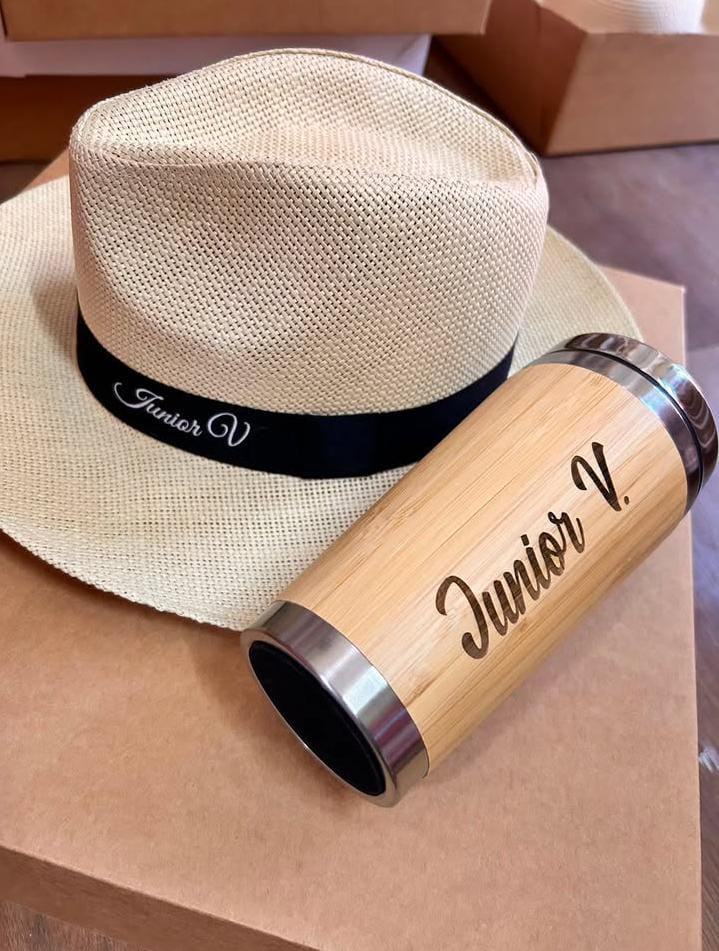 Termo en bambú y sombrero personalizados